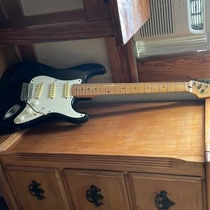 Fender Classic 50’s Style Squier Strat, Black and White